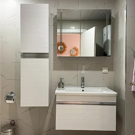 Central Location , Modern Family , Near Sea