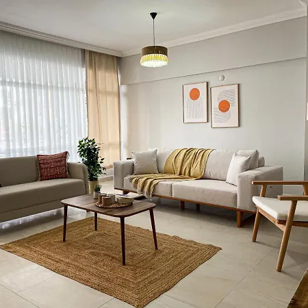 Central Location , Modern Family , Near Sea